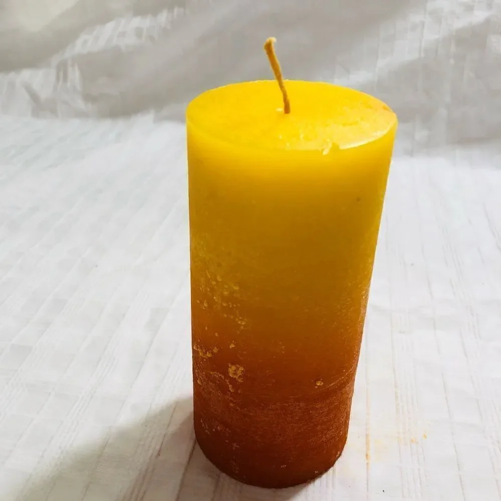 Handcrafted Timber Scented Candle (Orange/Yellow)‎